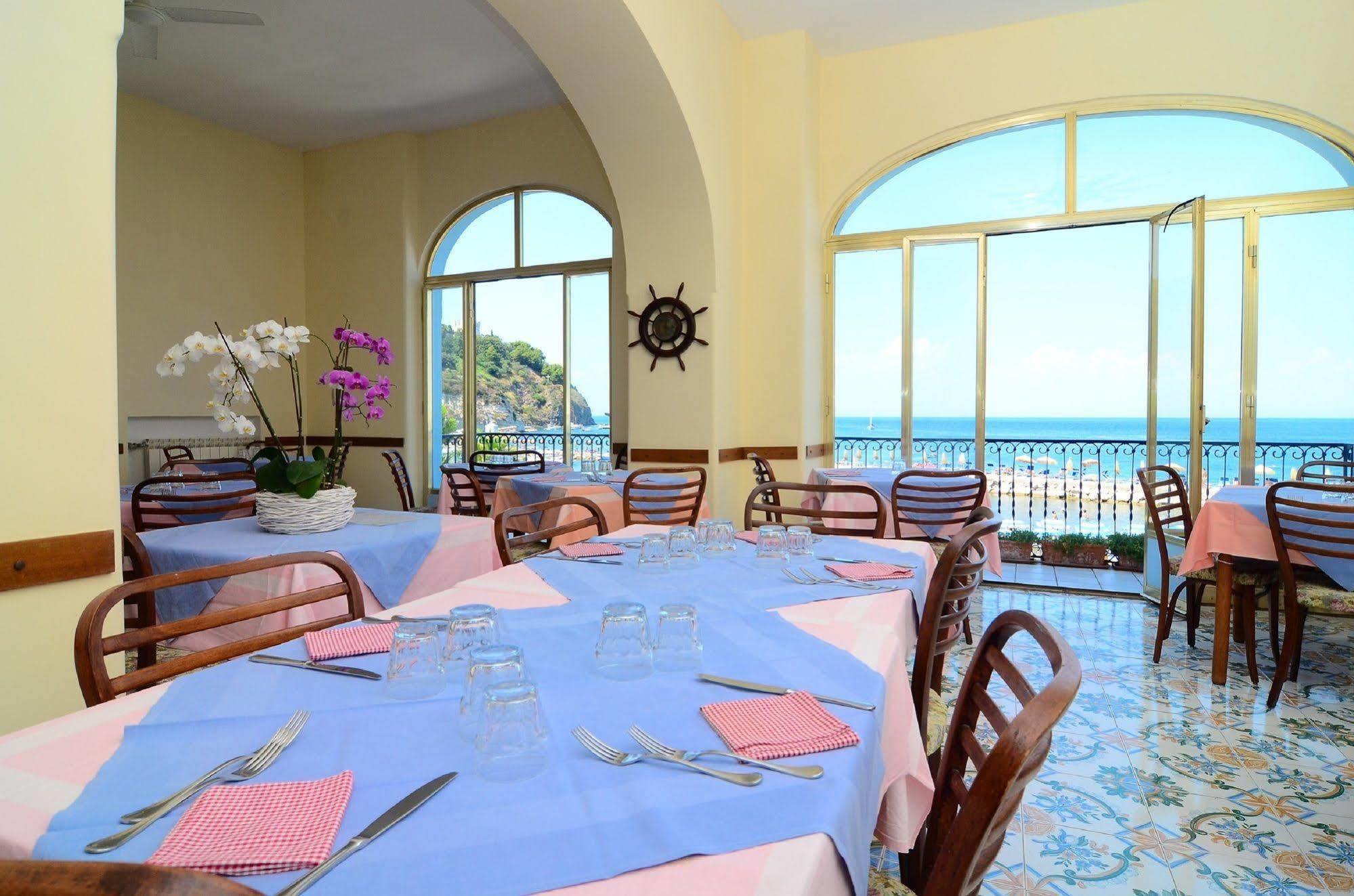 Hotel Terme Marina Lacco Ameno  Extérieur photo